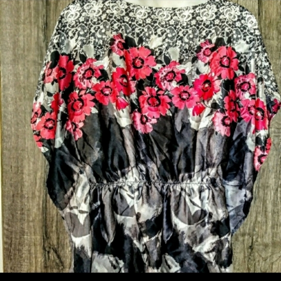 IZ Byer Top Size Medium Floral Batwing Smocked - Picture 5 of 12